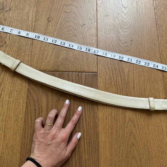 Judith Lieber Vintage 80s Lionshead Adjustable Snakeskin Belt - Cream & Gold - Picture 8 of 13